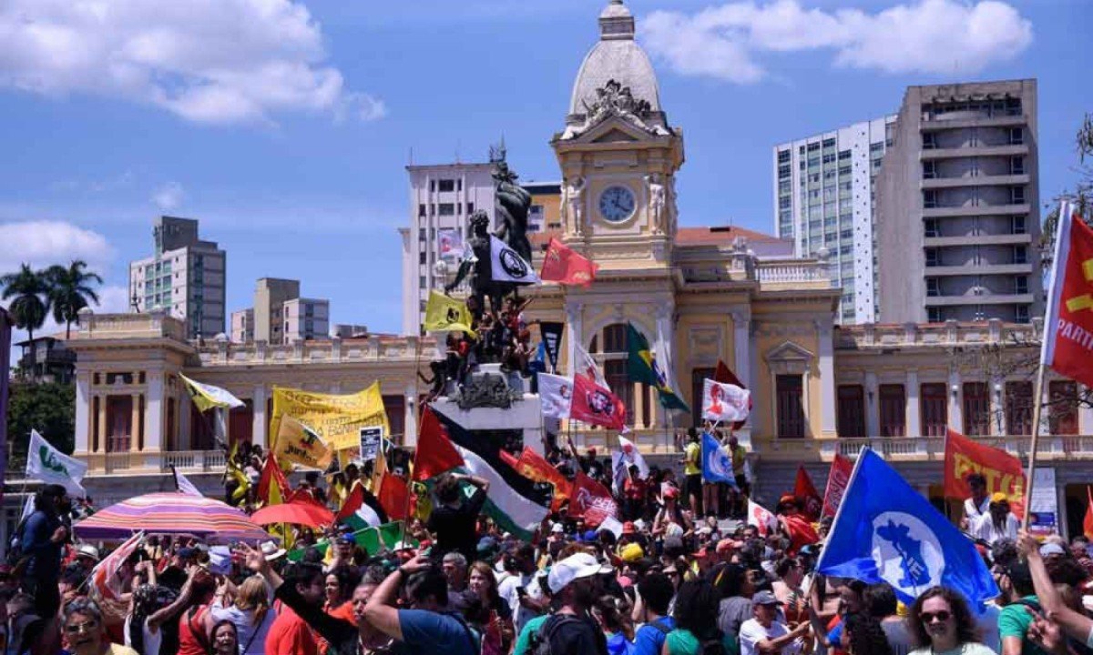 O grito de indignação de segmentos significativos da sociedade em princípio brotou nas redes sociais e depois foi canalizado para as ruas -  (crédito: Gladyston Rodrigues/EM/D.A Press)