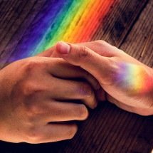 Saúde mental LGBTQIA+: Fiocruz aponta cenário de risco - DINO