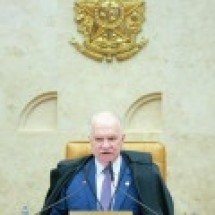 Fachin diante dos desafios de enfrentar antidemocratas e tirar o STF dos holofotes