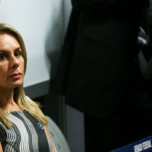 Governo Trump impõe sanções financeiras a mulher de Moraes