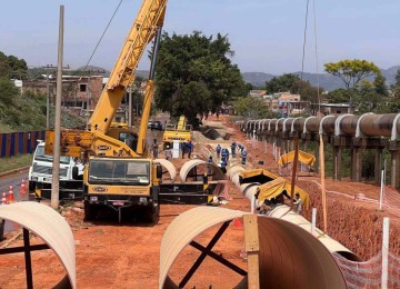 Canteiro de obras para implantação de nova adutora da Copasa em Mário Campos -  (crédito: Edésio Ferreira/Em/D.A Press)