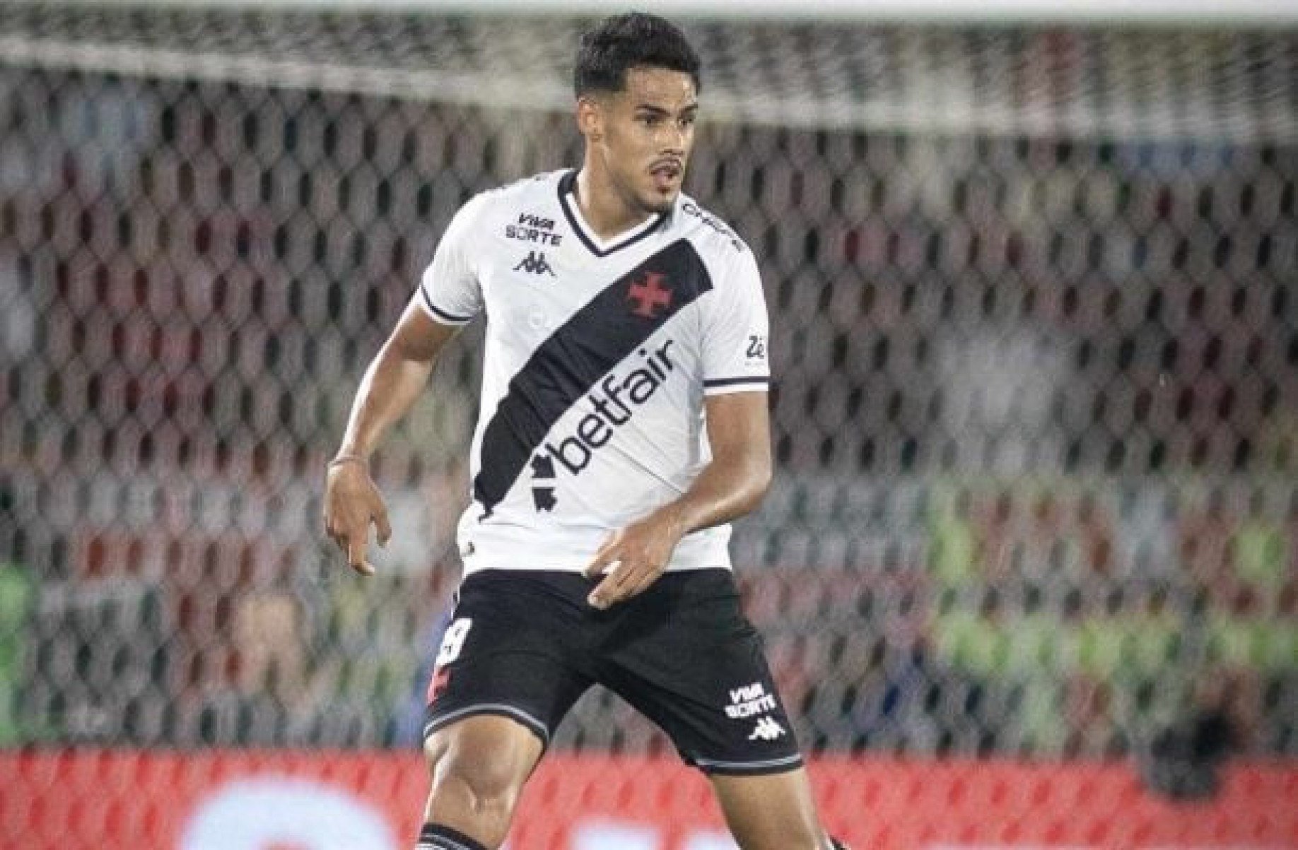 Vasco: Lucas Oliveira supera “fogueira” e se recoloca como opção de Diniz