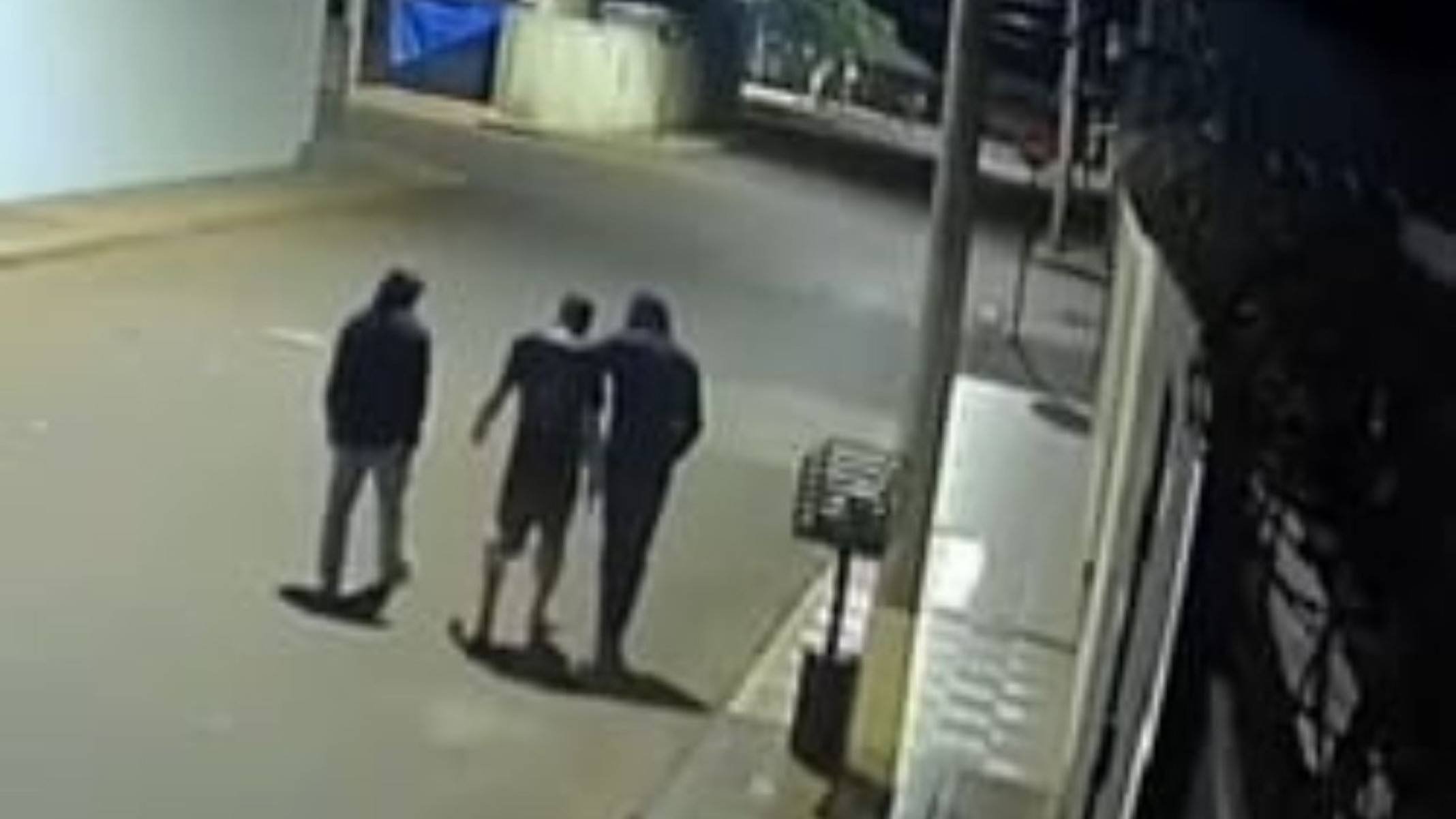 Vídeo: homem é retirado de casa e executado em Lagoa Formosa - Reprodu&ccedil;&atilde;o/Rede social