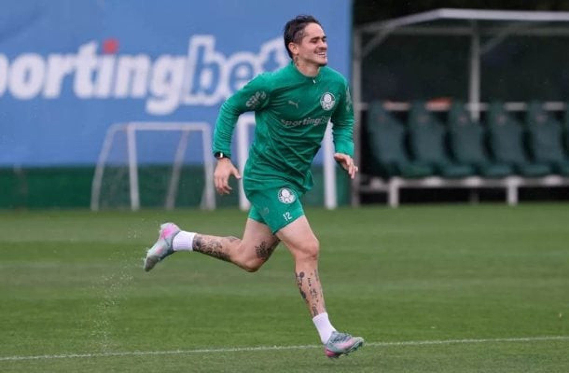 Khellven volta aos treinamentos e ainda é duvida no Palmeiras