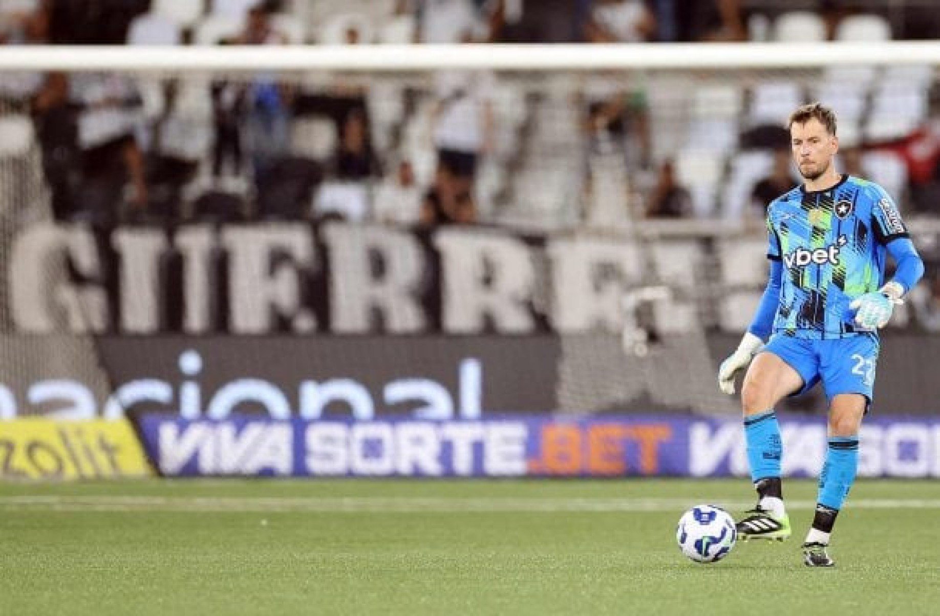 Neto, do Botafogo, é submetido a cirurgia na coxa direita e inicia recuperação