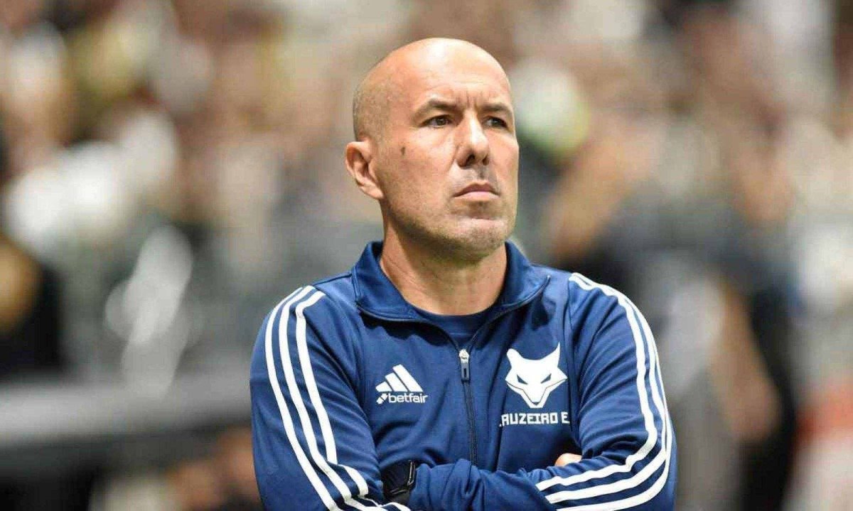 Técnico Leonardo Jardim prepara a Raposa para dois desafios consecutivos no Rio: primeiro o Vasco (sábado) e depois o Flamengo, pelo Brasileiro -  (crédito: Ramon Lisboa/EM/D.A. Press)