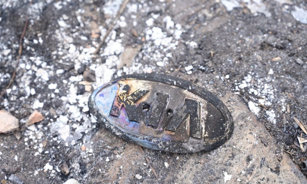 Polícia suspeita que carro encontrado incendiado tenha sido usado no asssassinato de advogada