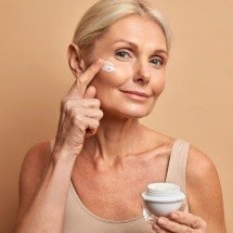 É possível aliar estética e saúde nos cuidados com a pele? - wayhomestudio/FreePik