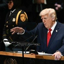 Trump critica 'ridícula política de fronteira aberta' e diz que impediu entrada de imgirantes em situação irregular - Brendan SMIALOWSKI / AFP