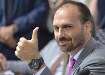 Barrado em liderança, Eduardo Bolsonaro já faltou a 62% das sessões da Câmara em 2025 -  (crédito: Platobr Politica)