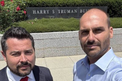 Paulo Figueiredo e Eduardo Bolsonaro nos Estados Unidos; ministro Alexandre de Moraes mandou intimar os dois -  (crédito: Reprodução/X)