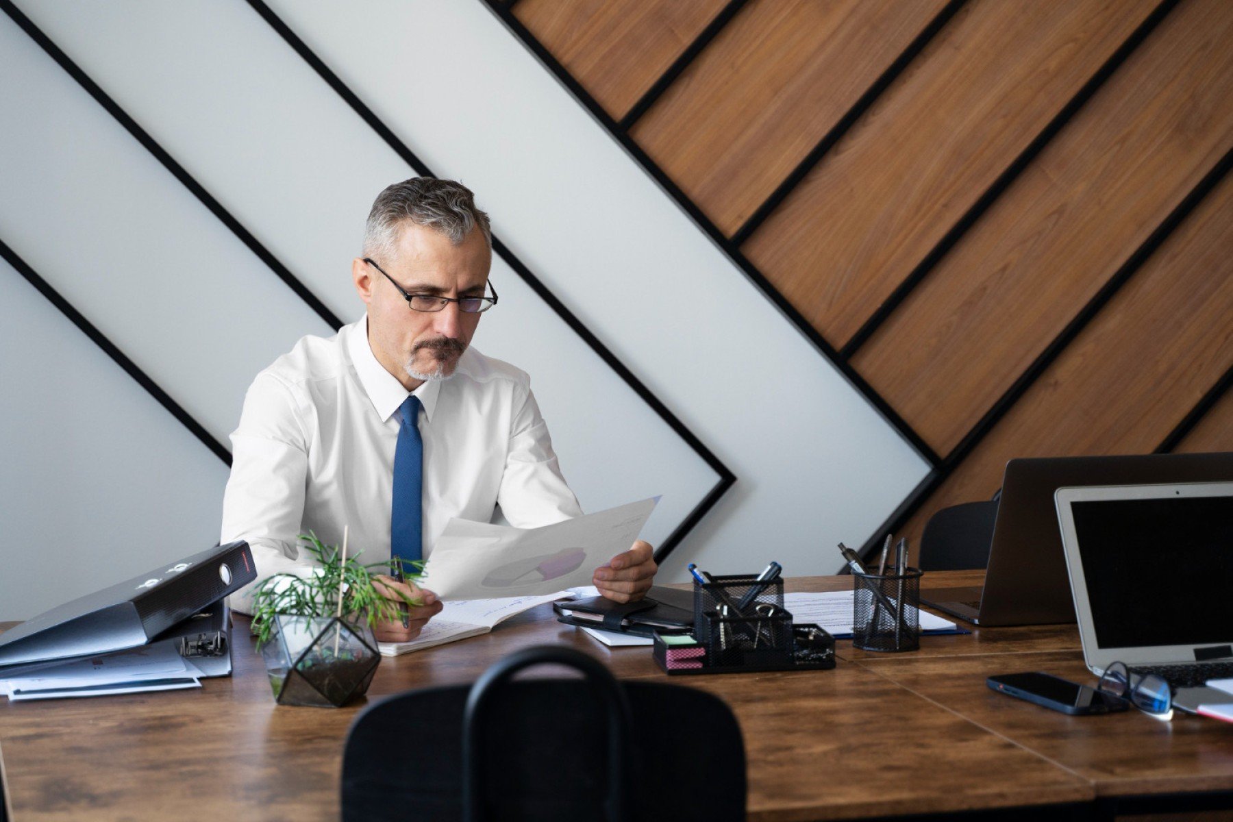 Contador atua como linha de defesa no compliance empresarial - DINO