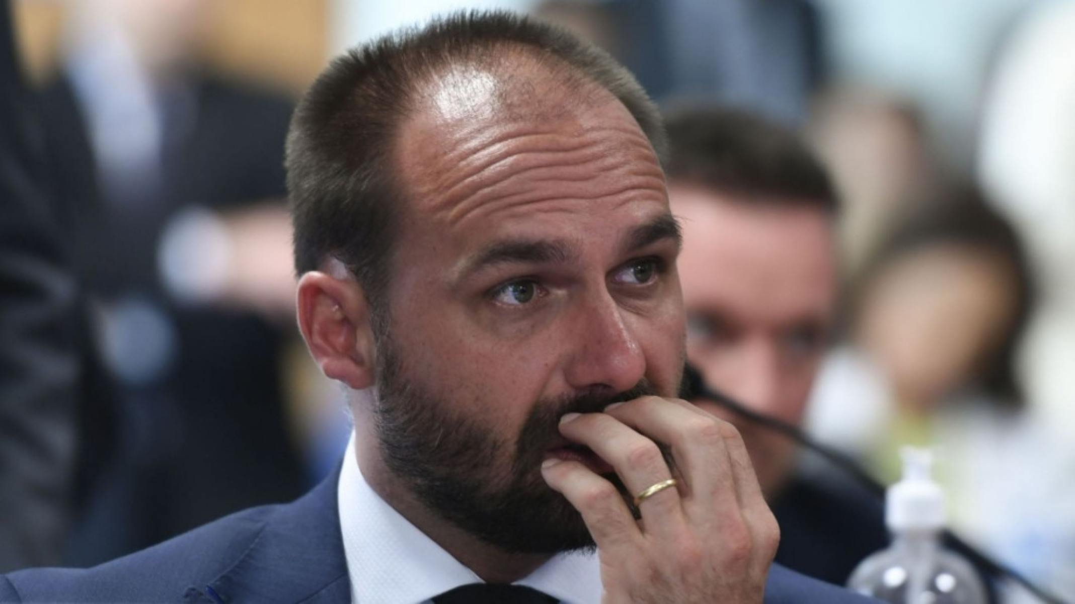 Eduardo compartilha post acusando Nikolas de querer se livrar de Bolsonaro - Platobr Politica