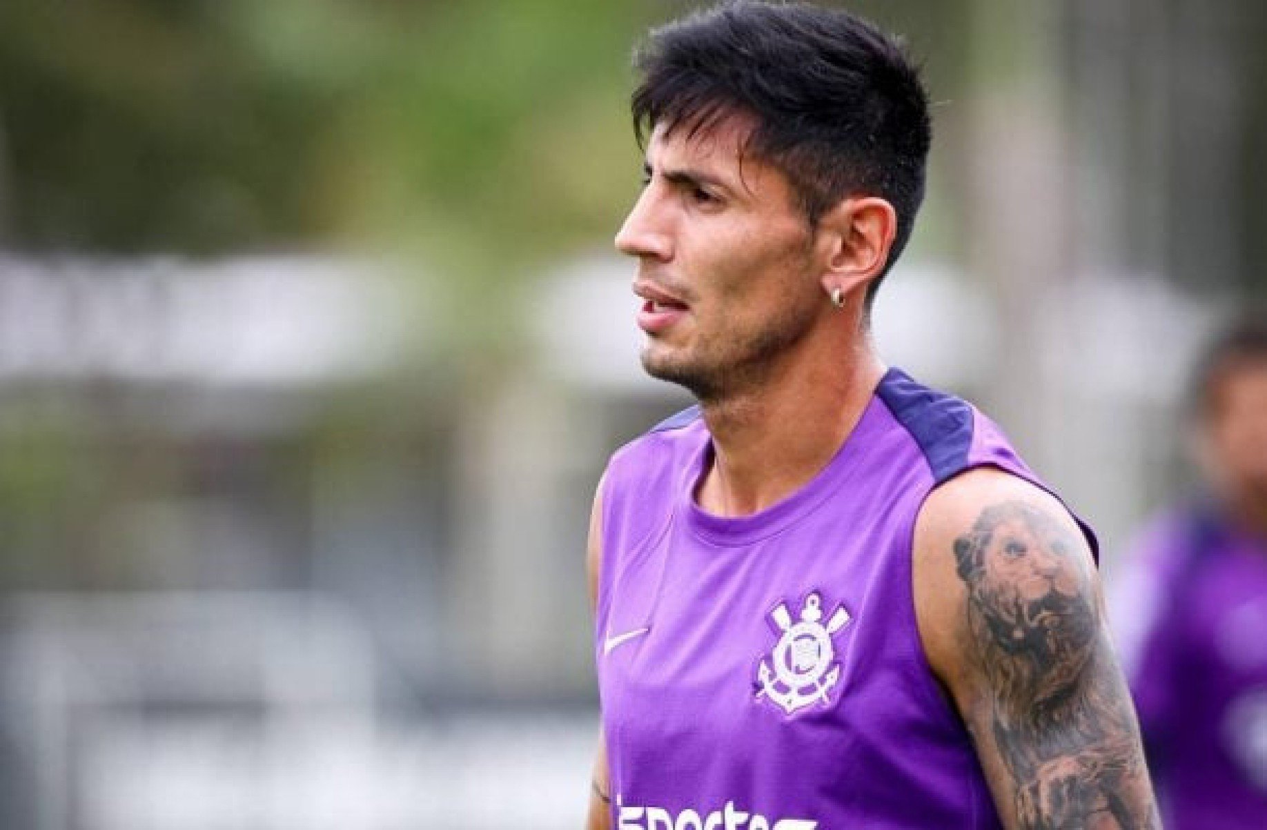 Angileri ganha nova função e vira terceiro zagueiro no esquema de Dorival Júnior