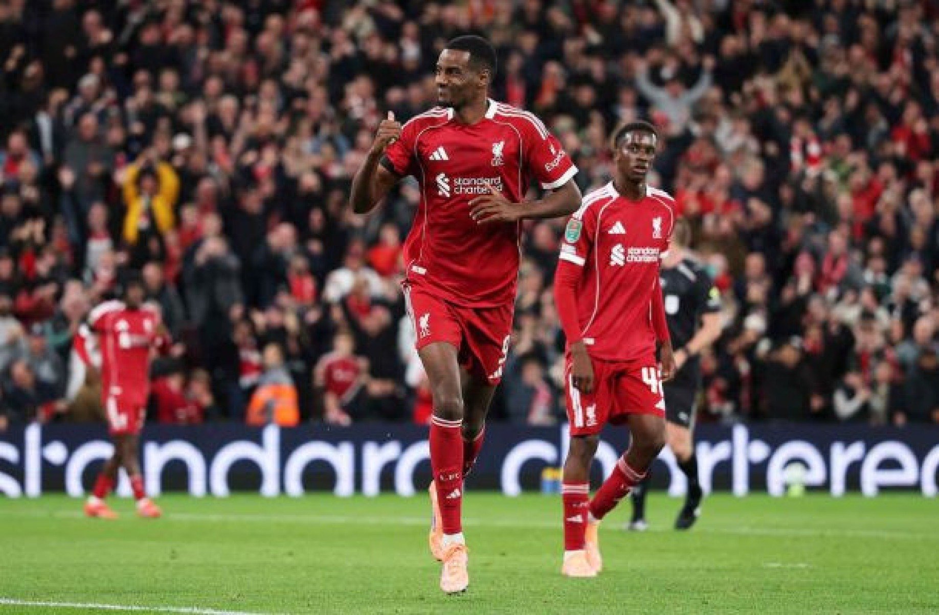 Reforços marcam, e Liverpool avança na Copa da Liga Inglesa