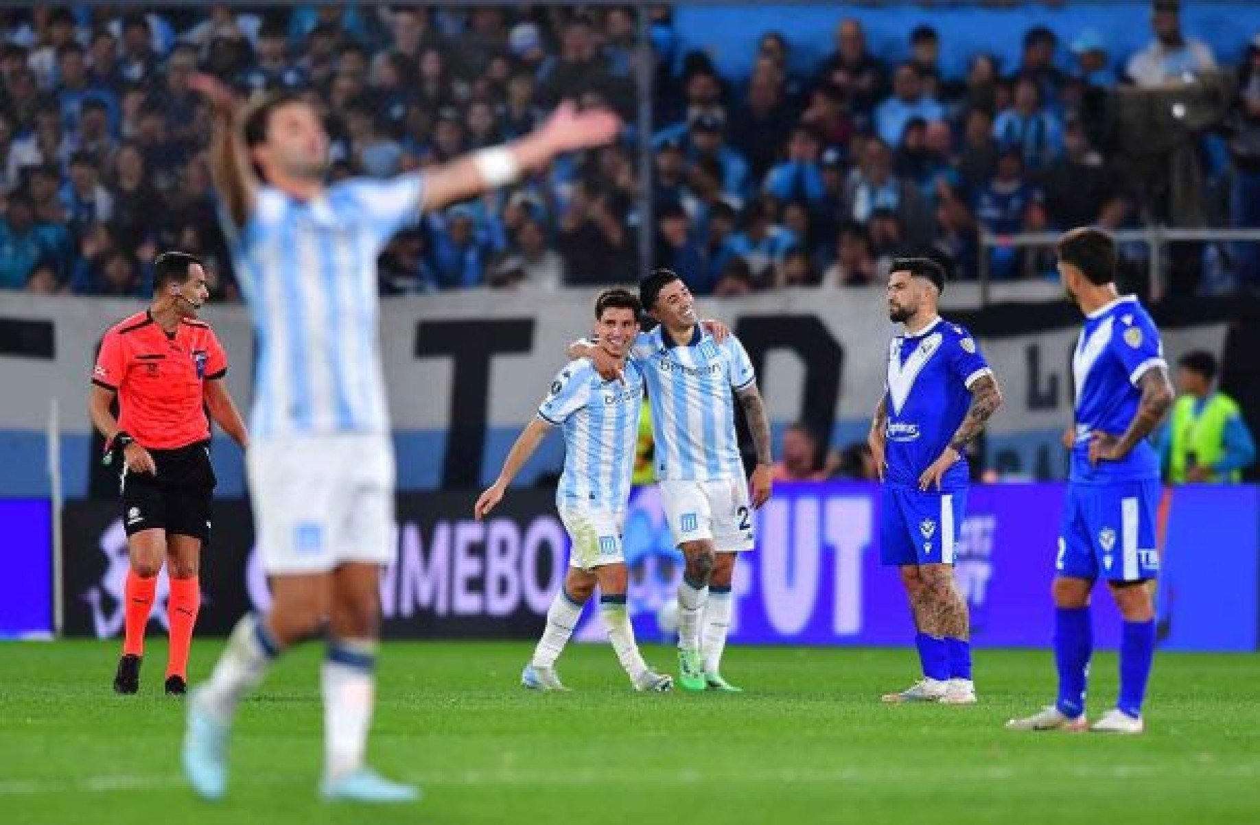 Racing ganha novamente do Vélez Sarsfield e está na semifinal da Libertadores