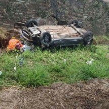 Família fica ferida em capotamento de carro em Lagoa Santa - Divulgação/Corpo de Bombeiros