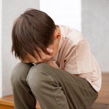 Pediatra revela sinais de sofrimento emocional em crianças e adolescentes - FeePik