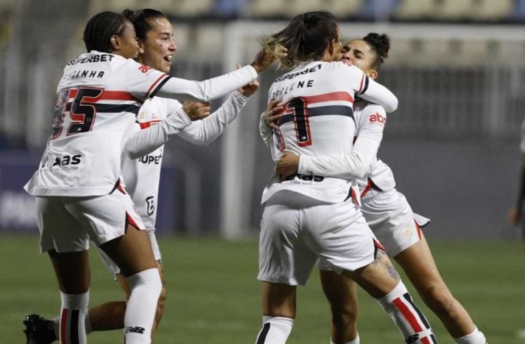 São Paulo dá o troco, vence o Corinthians e avança na Copa do Brasil Feminina