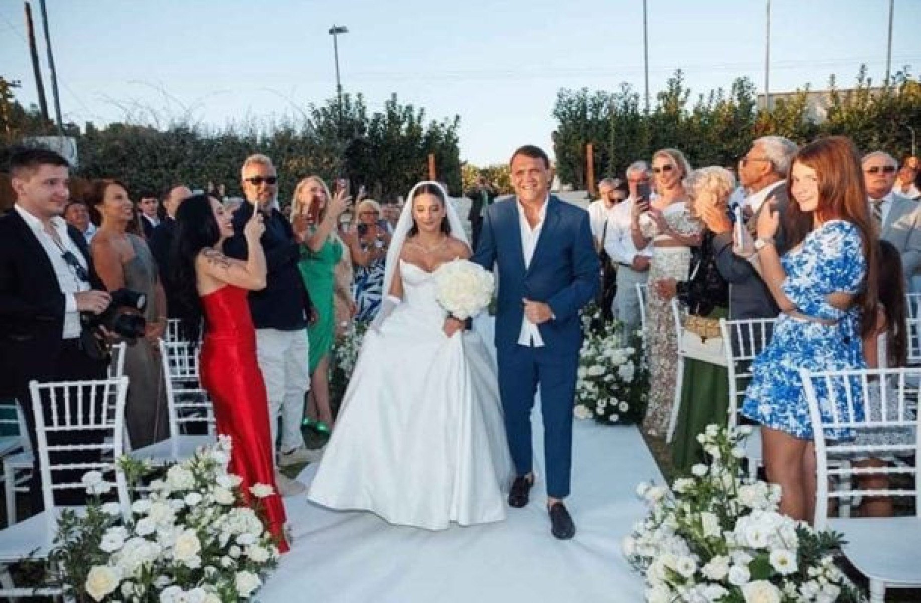 “O maior gol da minha vida”, diz Petkovic ao levar a filha ao altar em casamento luxuoso