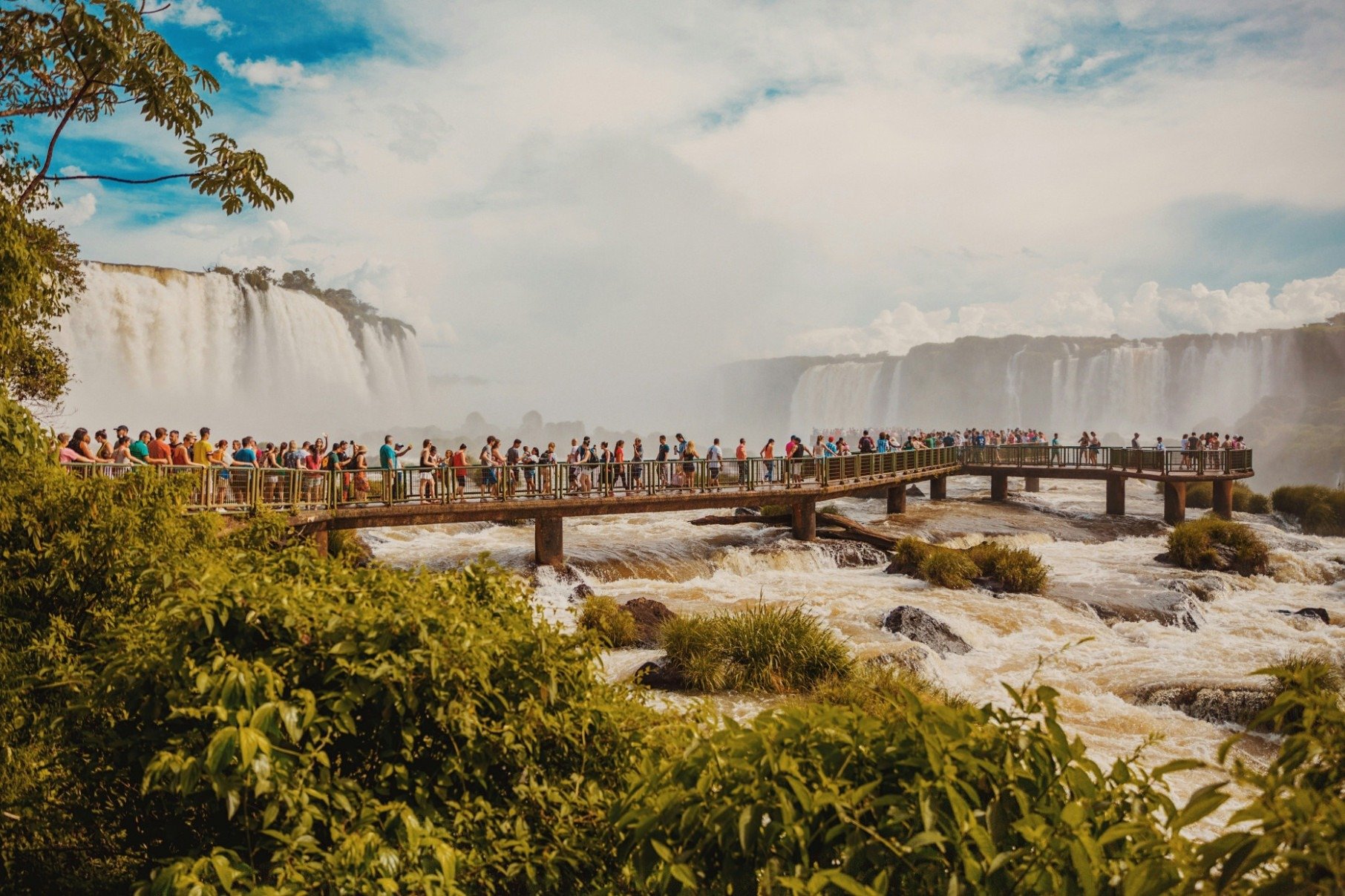 No Sul do Brasil, Foz do Iguaçu atrai turistas durante todo o ano - DINO