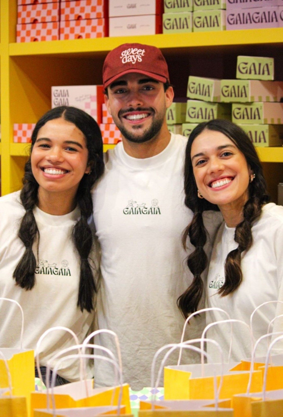 Júlia Esteves, Pedro Freitas e Victoria Esteves, primos e sócios do negócio