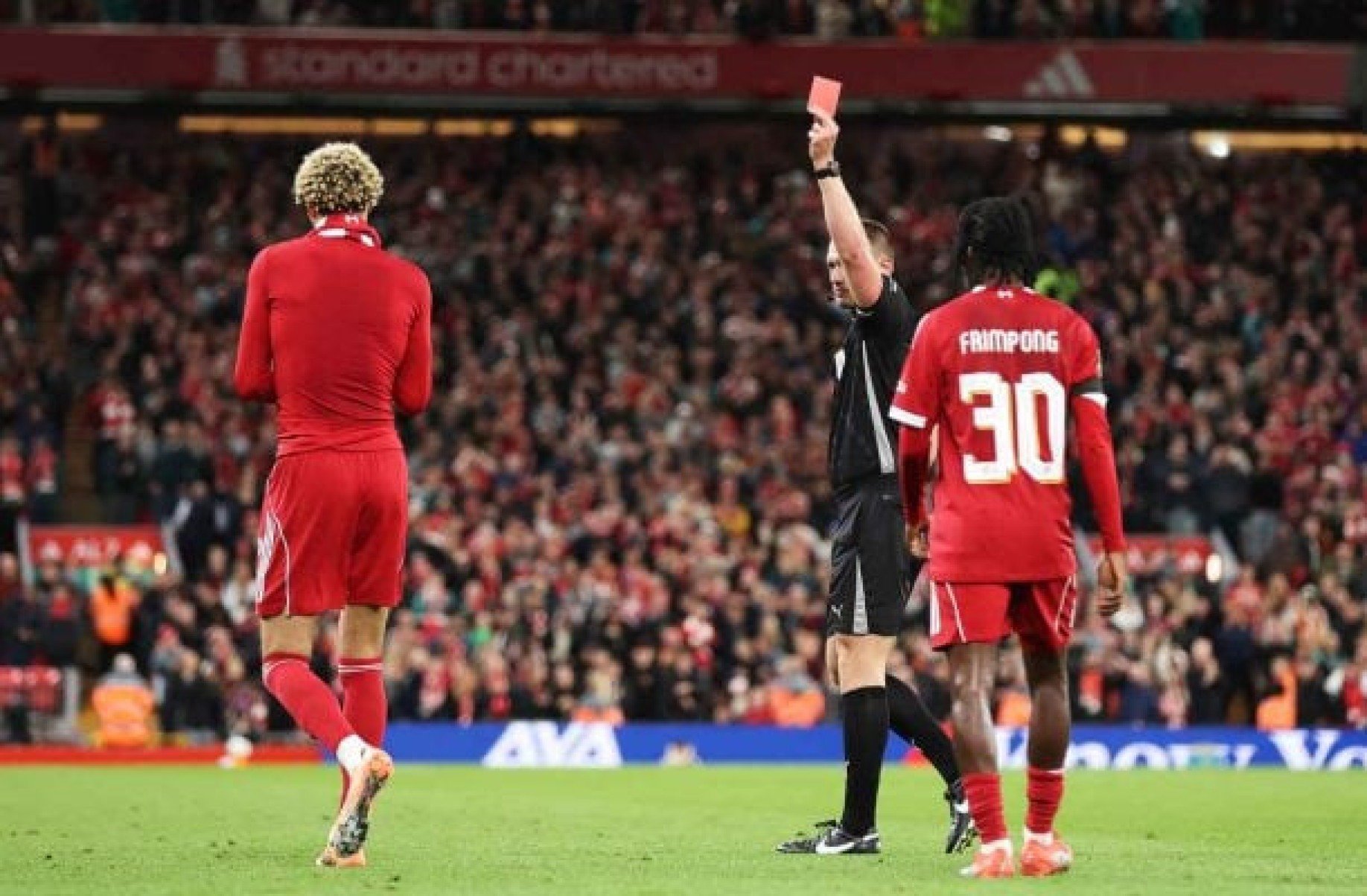 Técnico do Liverpool detona Ekitiké após expulsão: “Foi desnecessário e estúpido”