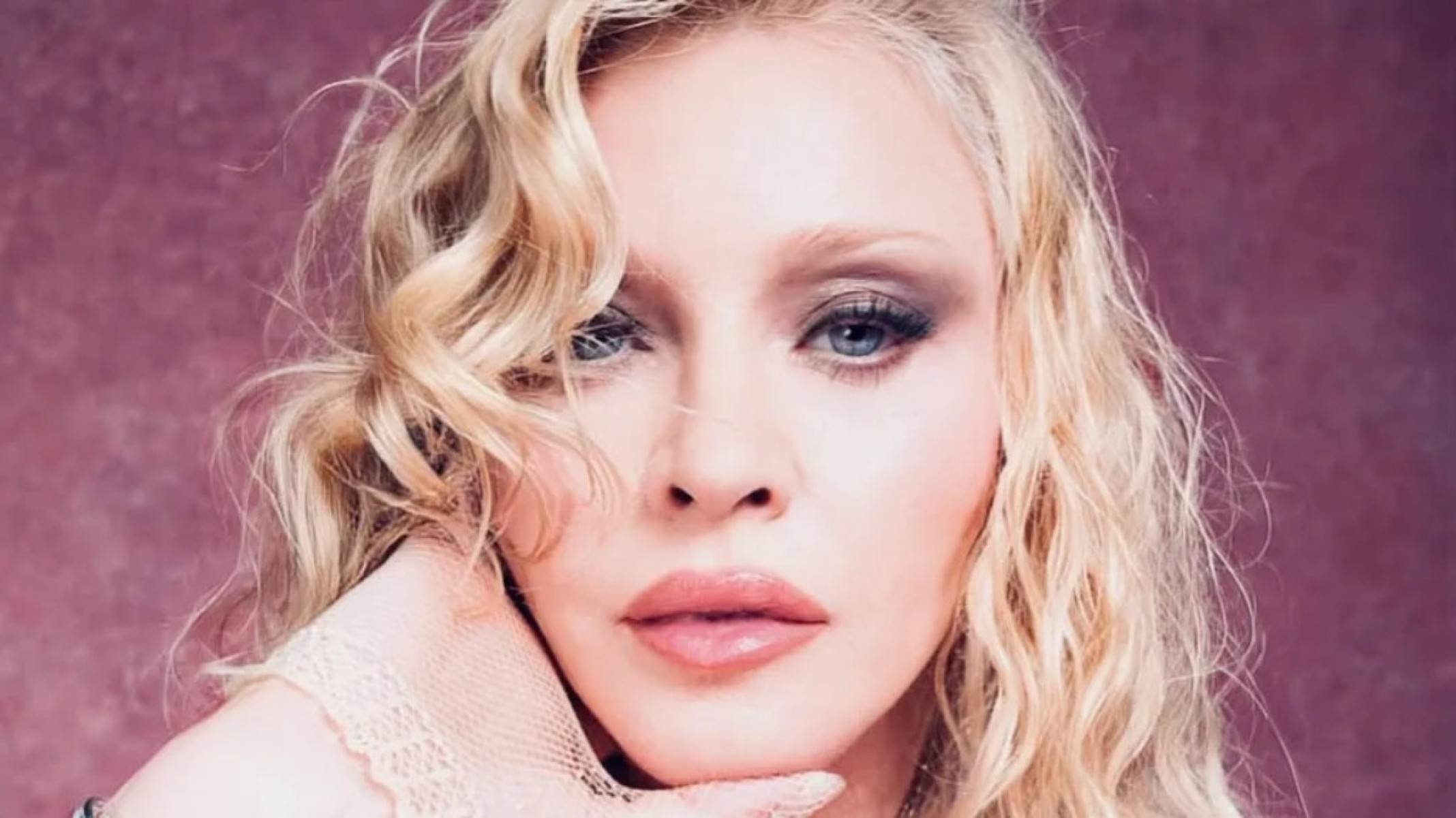Madonna anuncia retorno triunfal à Warner com novo álbum dance