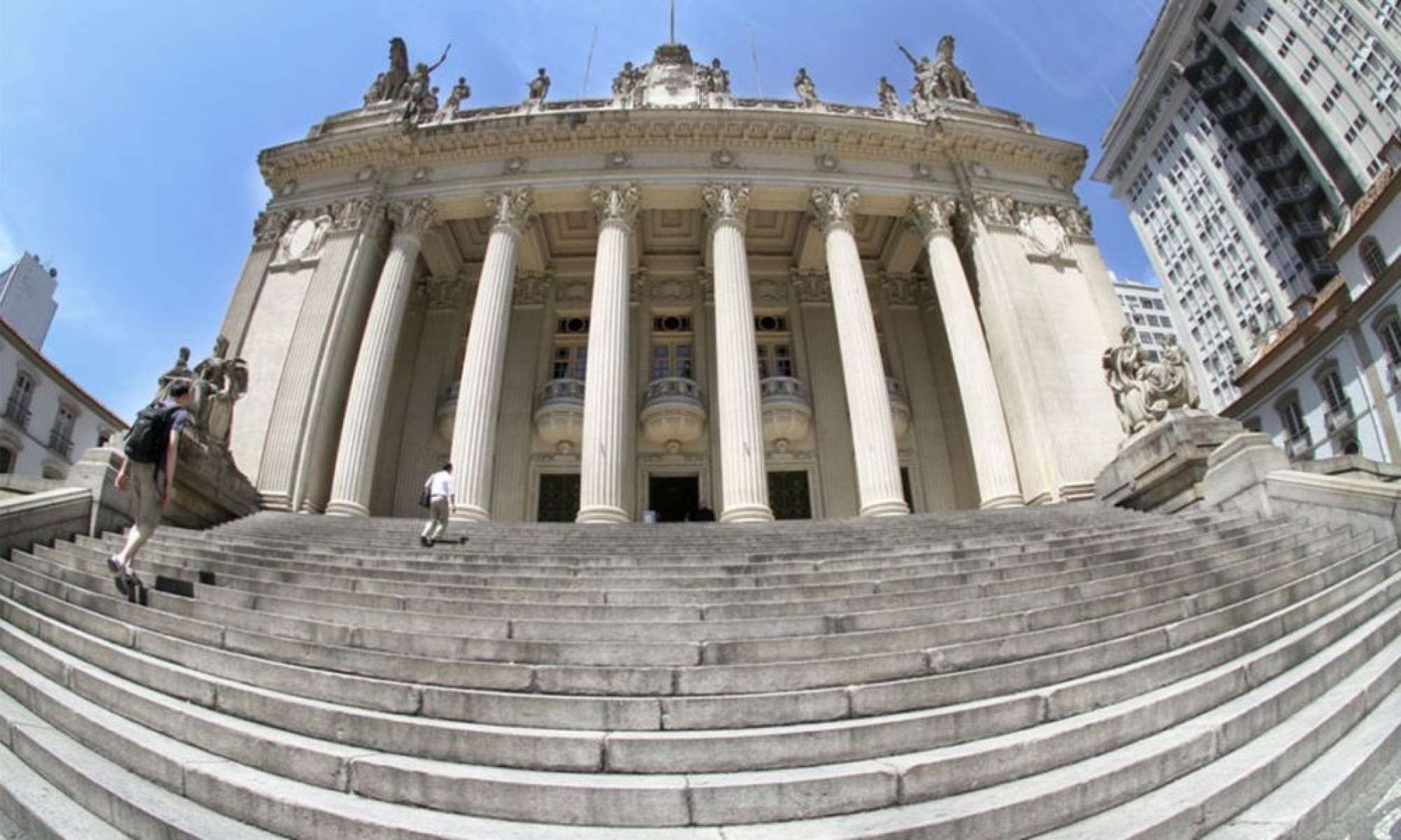 Deputados do Rio aprovam 'gratificação faroeste' para policiais civis