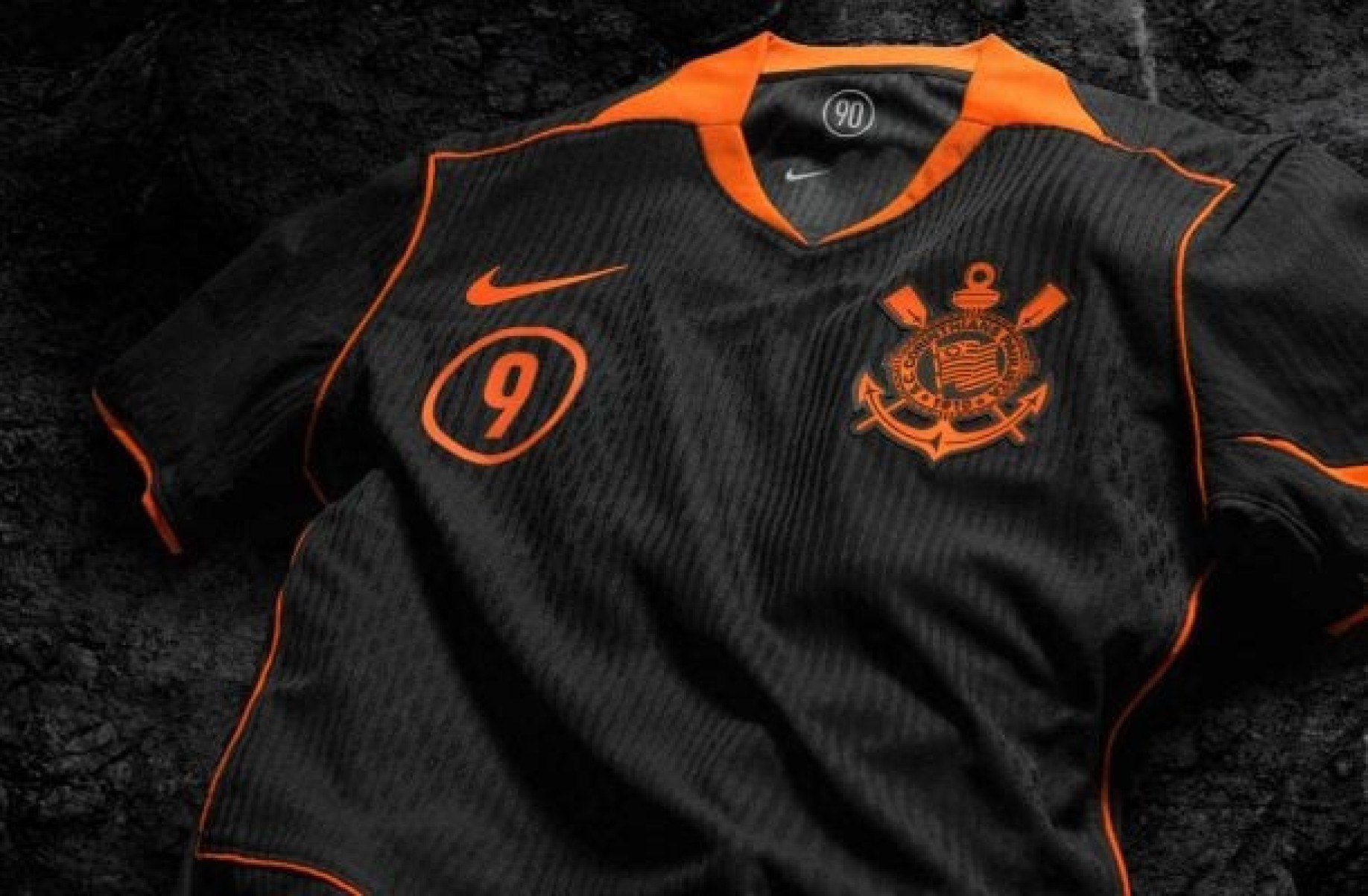 Corinthians lança oficialmente novo uniforme e dá 