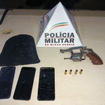 Homem fica bravo com conta de motel, tenta fugir da PM e é preso em piscina