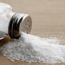 O desafio do sal: brasileiro consome mais que o dobro do recomendado - Freepik