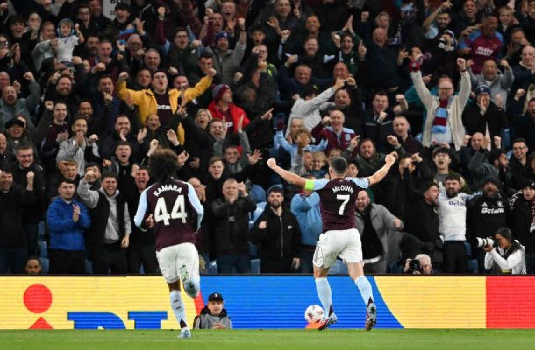 Aston Villa bate o Bologna e estreia com vitória na Liga Europa