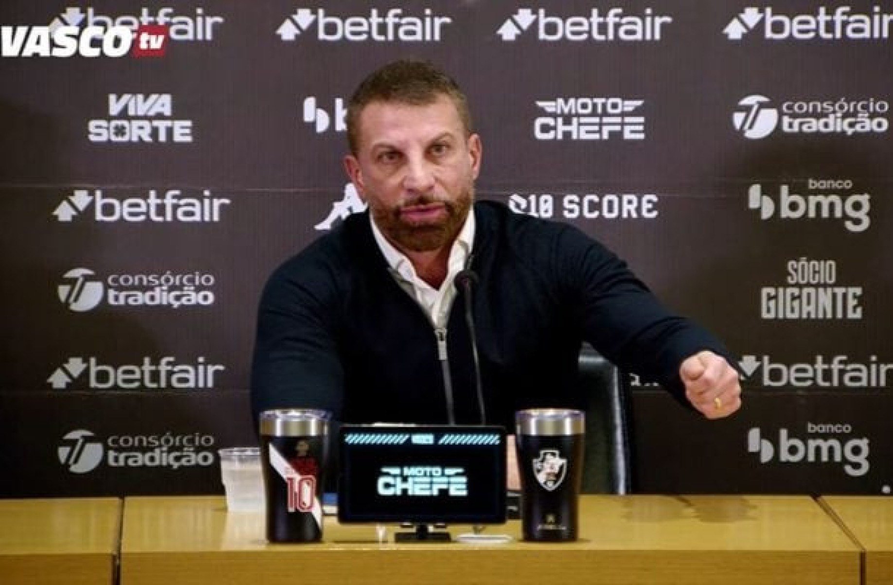 Em súmula, árbitro de Vasco x Bahia relata xingamentos de Pedrinho: “Isso é uma vergonha”