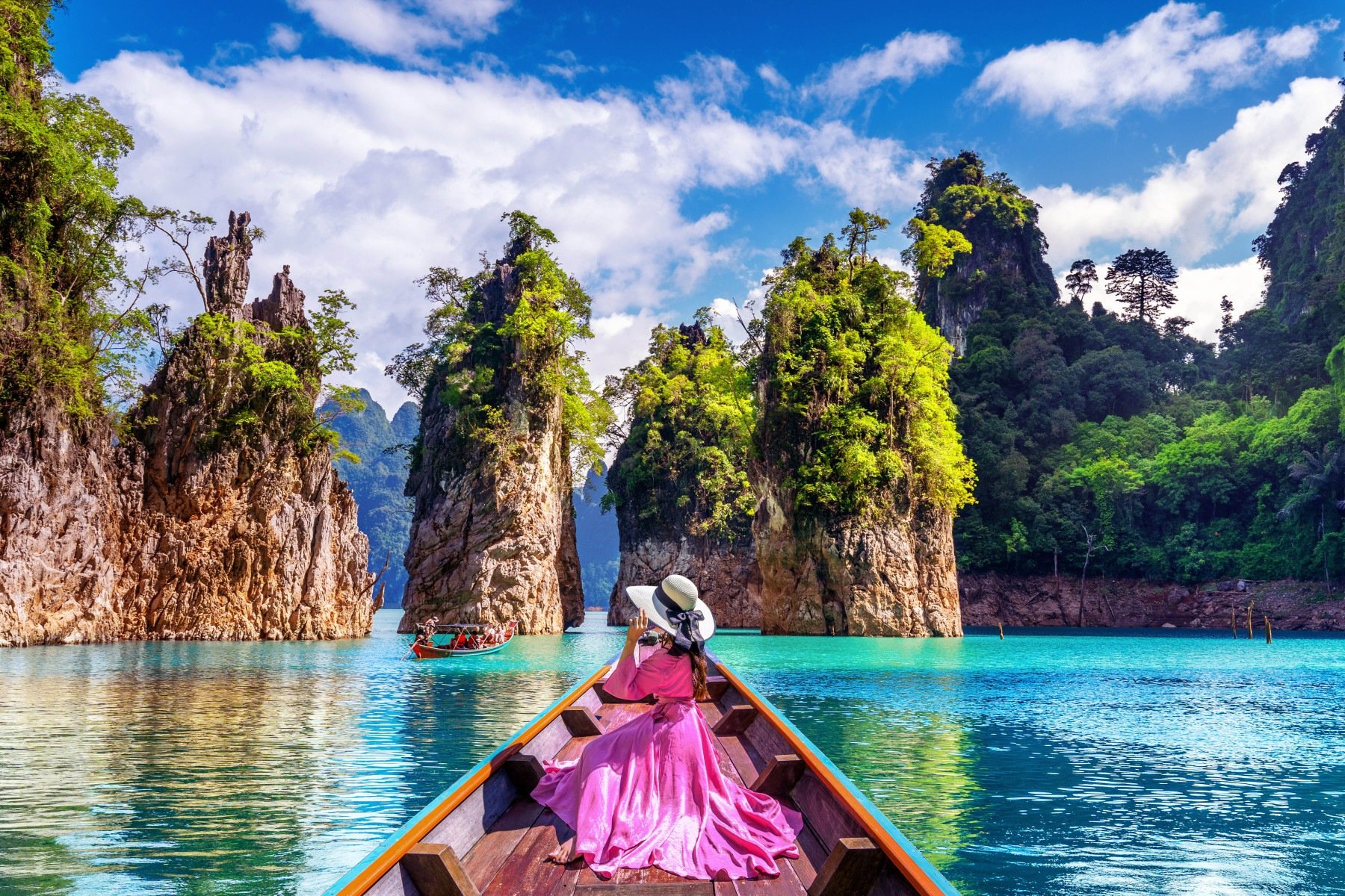 Cenário surreal das rochas no Parque Nacional Khao Sok, na província de Surat Thani

    - Guitar Tawatchai/ Freepik