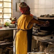 Entre panelas e memórias, projeto Lambida enfeita muros de BH - Lu&iacute;sa Macedo