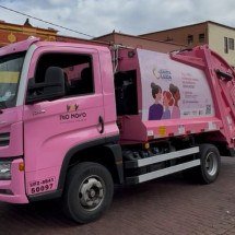 Cidade na Grande BH adquire caminhão de coleta de lixo cor-de-rosa - Reprodu&ccedil;&atilde;o Prefeitura de Santa Luzia