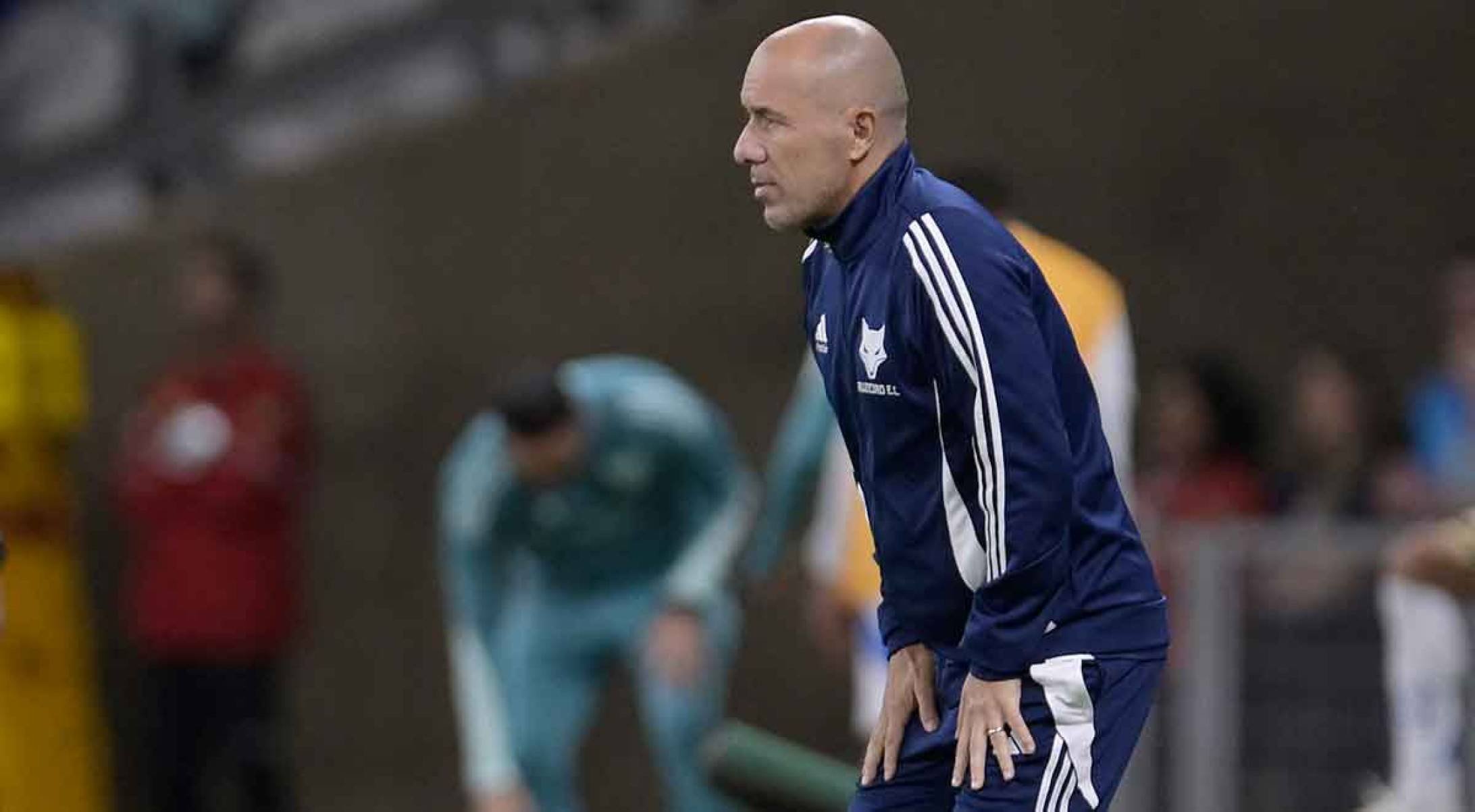 O trabalho do técnico Leonardo Jardim, no Cruzeiro, é positivo: o time está na semifinal da Copa do Brasil e ocupa a vice-liderança do Brasileiro -  (crédito: DOUGLAS MAGNO / AFP – 14/5/25)