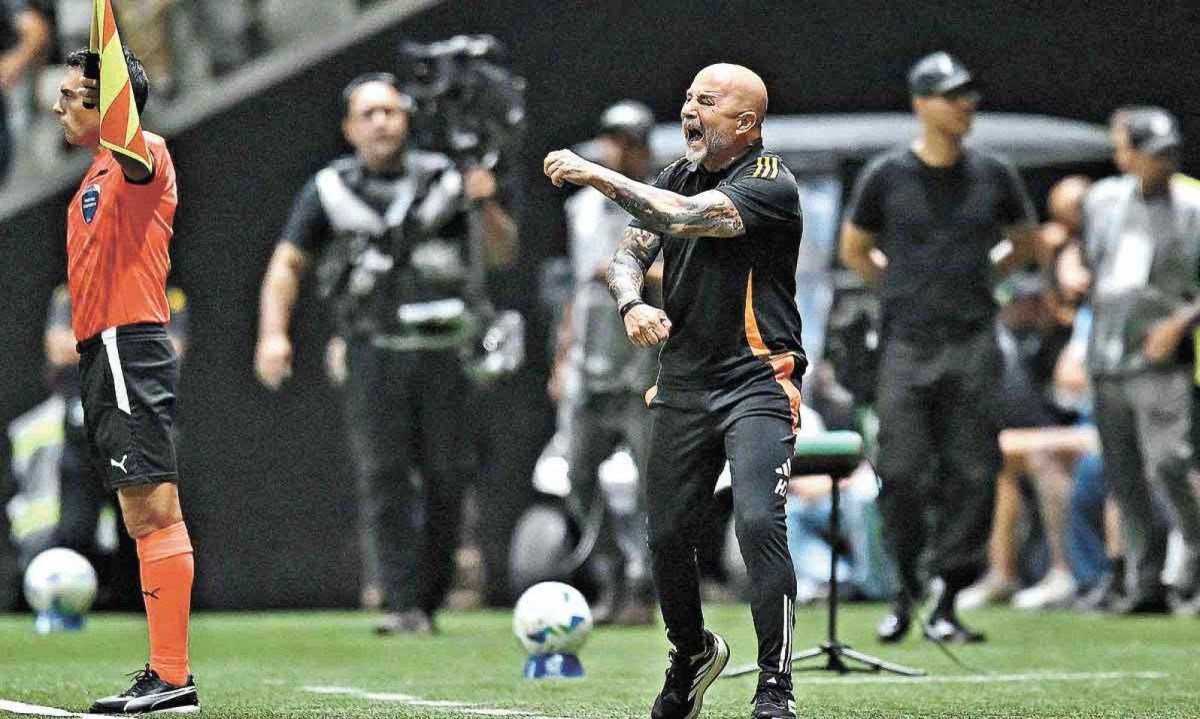 A primeira vitória de Sampaoli na sua volta ao Atlético ocorreu contra o Bolívar, por 1 a 0, na Arena MRV, quarta-feira (24/9), pela Copa Sul-Americana -  (crédito: Gledston TAVARES / AFP)