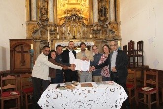 Prefeito Paquito assina compromisso para restaurar a Igreja do Carmo