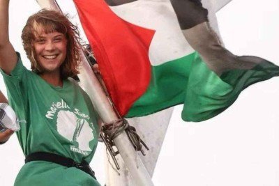 Greta Thunberg usa camiseta com estampa em homenagem a Marielle Franco -  (crédito: Rede Emancipa)