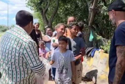 Zeca Pagodinho distribui doces no dia de Cosme e Damião -  (crédito: Reprodução/Instagram)