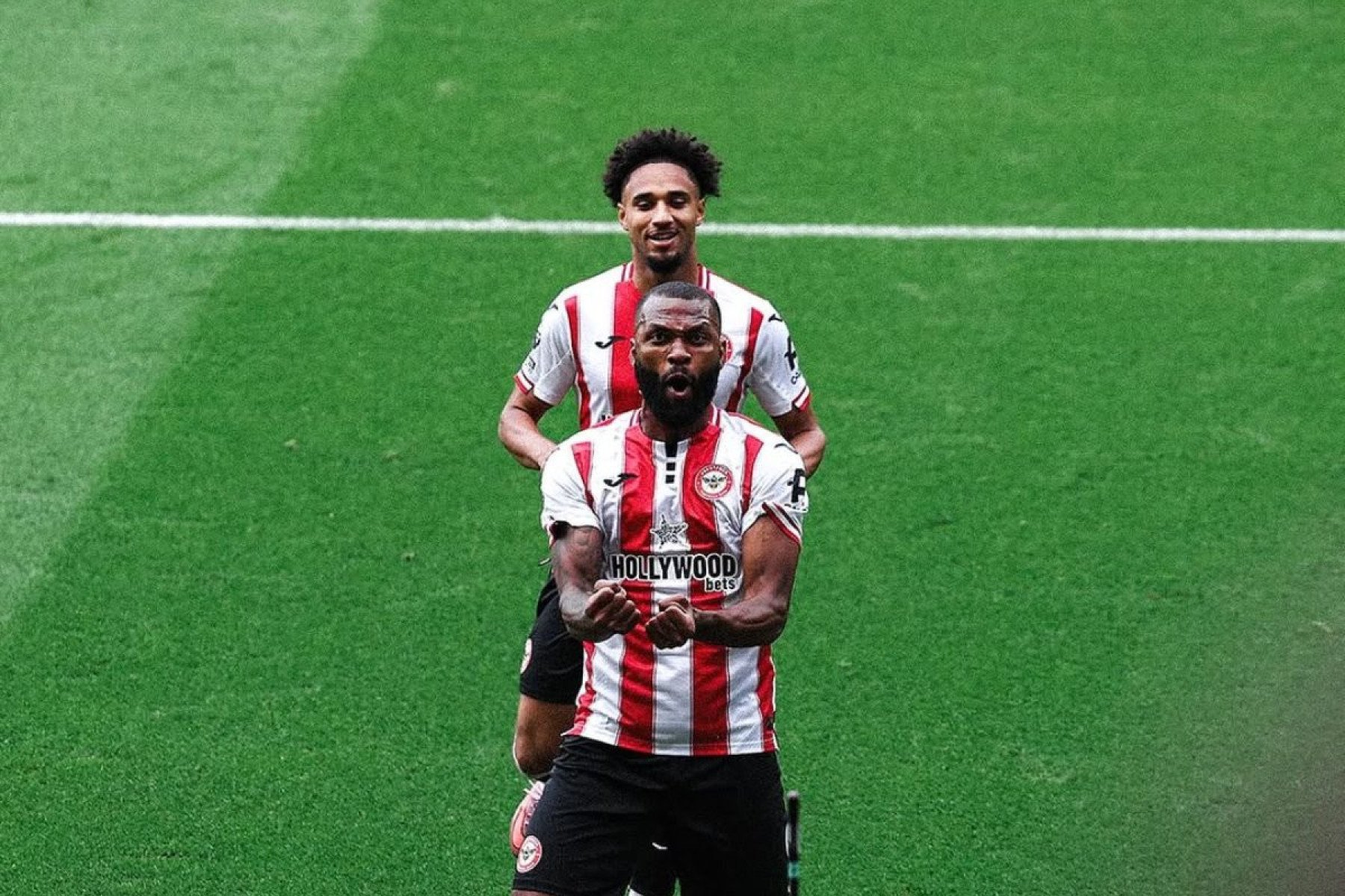 Com dois gols de Thiago, ex-Cruzeiro, Brentford vence United na Premier League - No Ataque Internacional