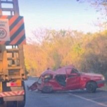 Morte e interdição na BR-135 após batida de carro e carreta - Redes Sociais