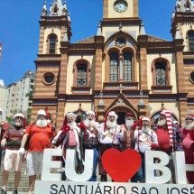BH: grupo de papais noéis leva espirito natalino à Feira Hippie - Divulga&ccedil;&atilde;o