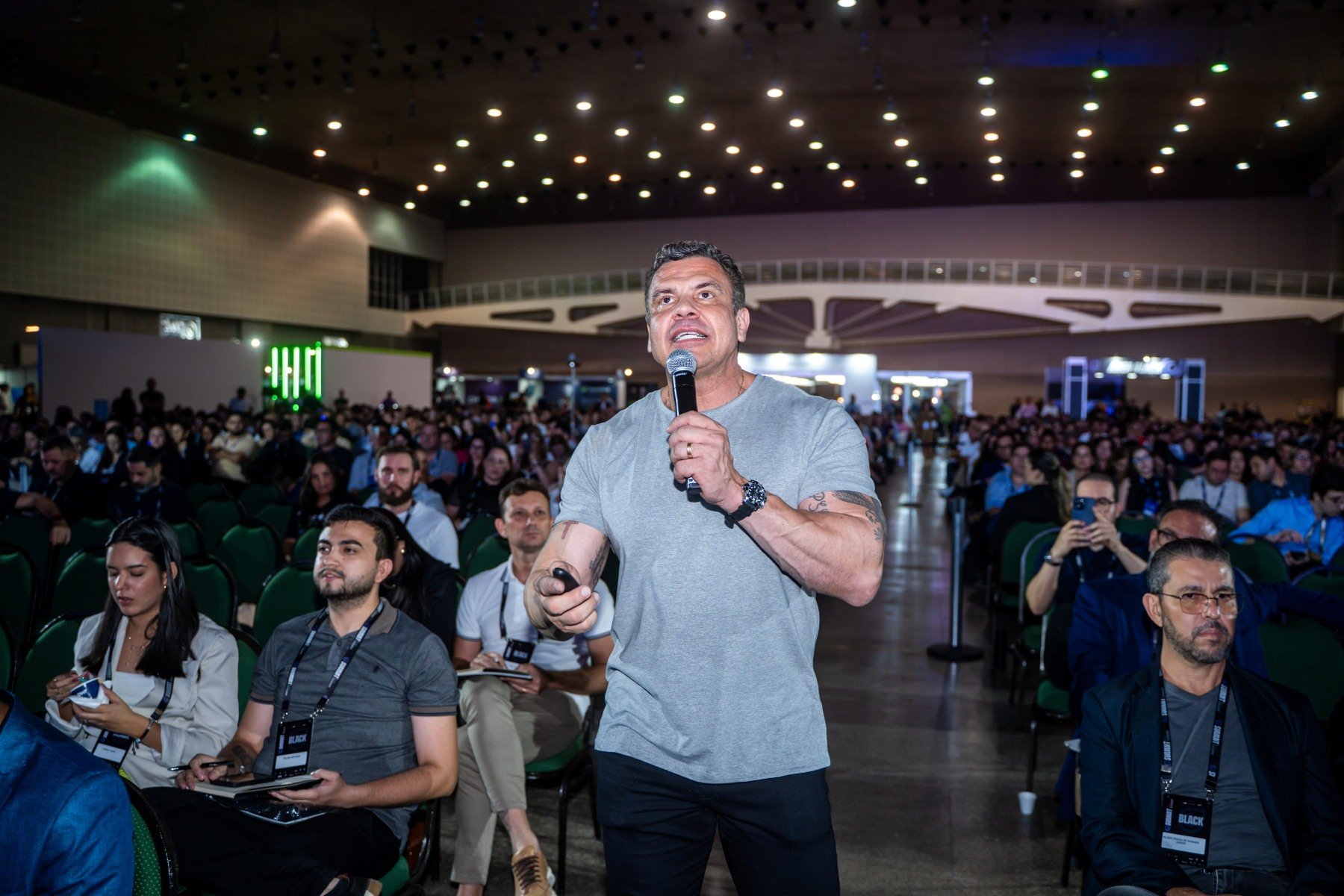 Encontro de gestão empresarial discute inteligência artificial para líderes - DINO