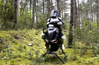 Empresário cria moto voadora inspirada em "Star Wars"