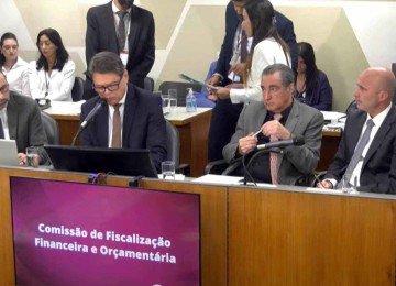 Deputados da Comissão de Fiscalização Financeira e Orçamentária aprovam federalização da MGI, em reunião nesta segunda-feira (29/9) -  (crédito: ALMG/Reprodução)
