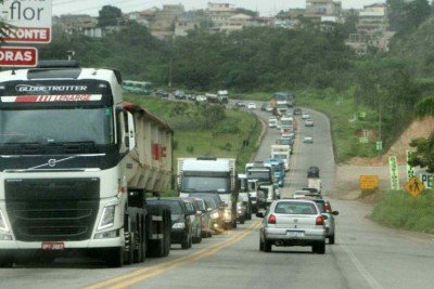 Até amanhã, capital mineira precisa fechar plano para resolver a situação das moradias precárias vizinhas à BR-381 (foto meramente ilustrativa) -  (crédito: Edesio Ferreira/EM/D.A Press)