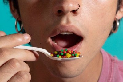 Estudos recentes demonstram que a água engarrafada contém mais partículas de microplástico do que se pensava -  (crédito: Getty Images)